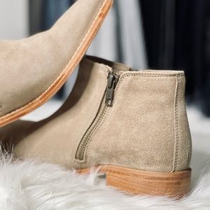 JOHNSTON & MURPHY Shelby Taupe Kid Suede Ankle Boots